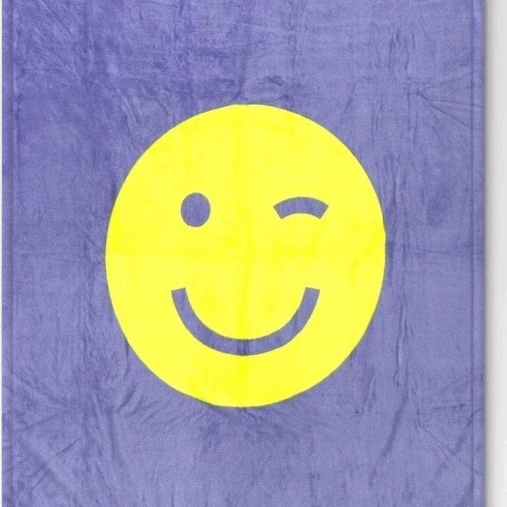 NEW Smiley Chartreuse Flutter Throw Blanket - Room Essentials Lightweight 50x60